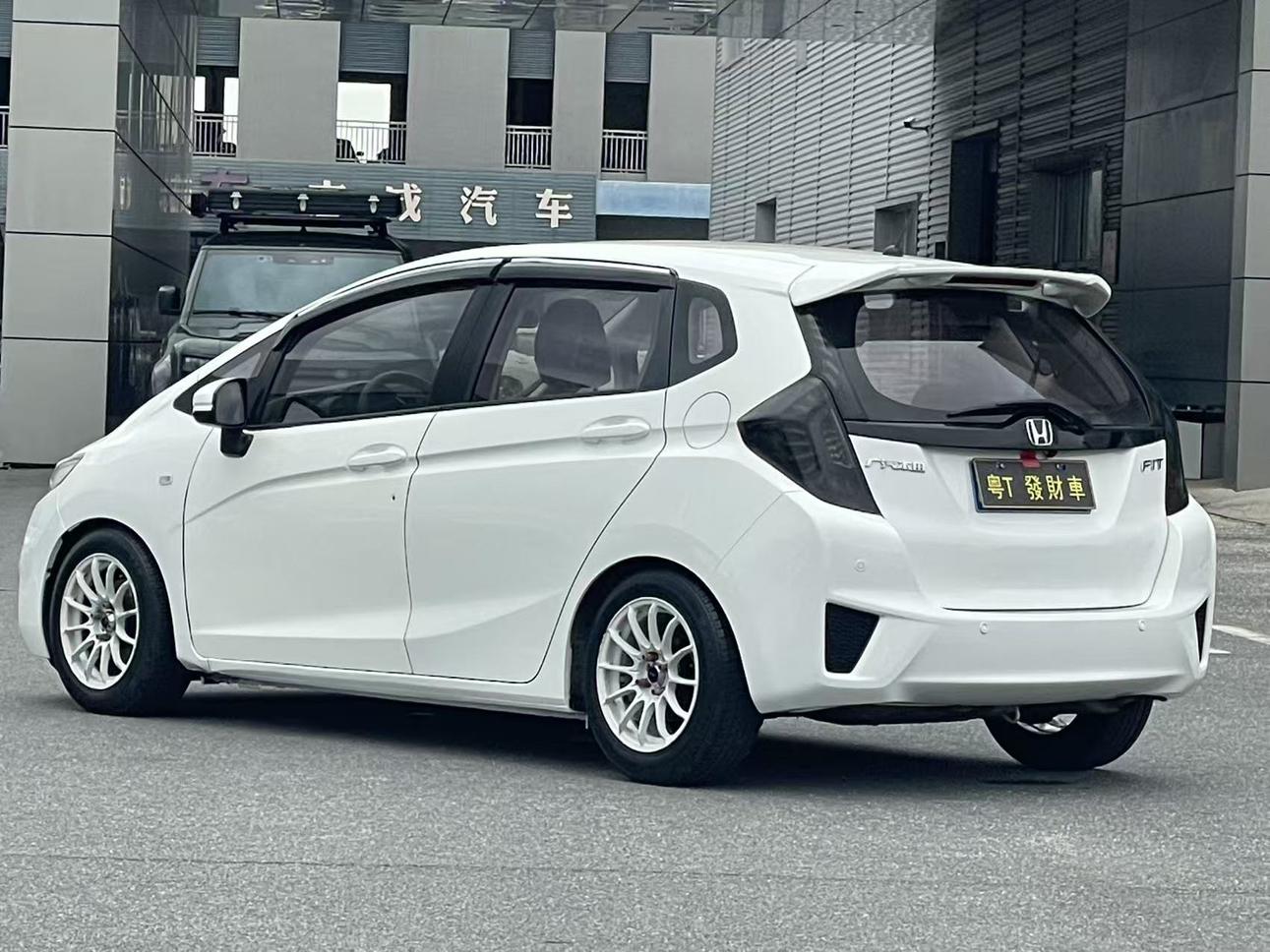 Honda Fit Shuttle 2016 thumb 2