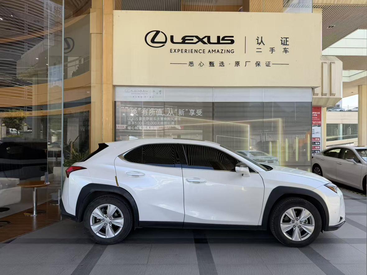 Lexus UX 2020 thumb 3