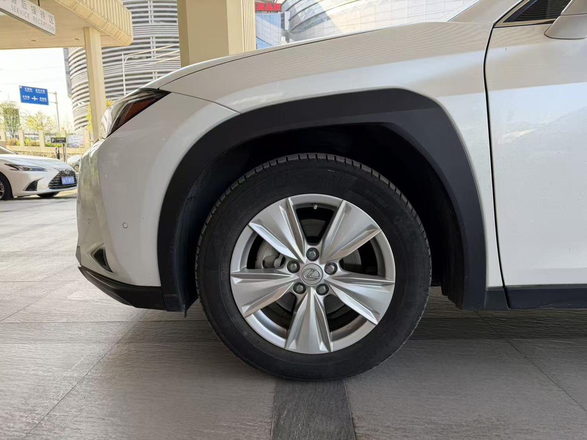 Lexus UX 2020 thumb 5