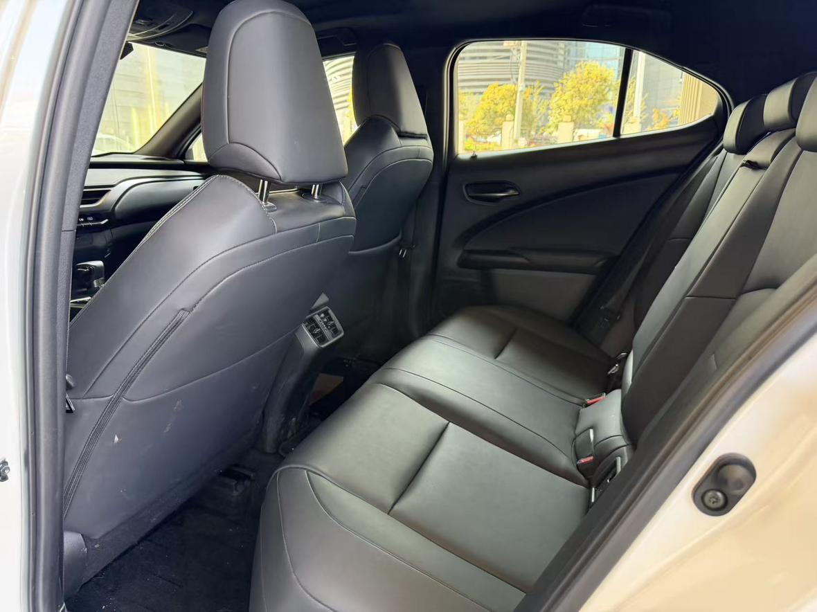 Lexus UX 2020 thumb 11