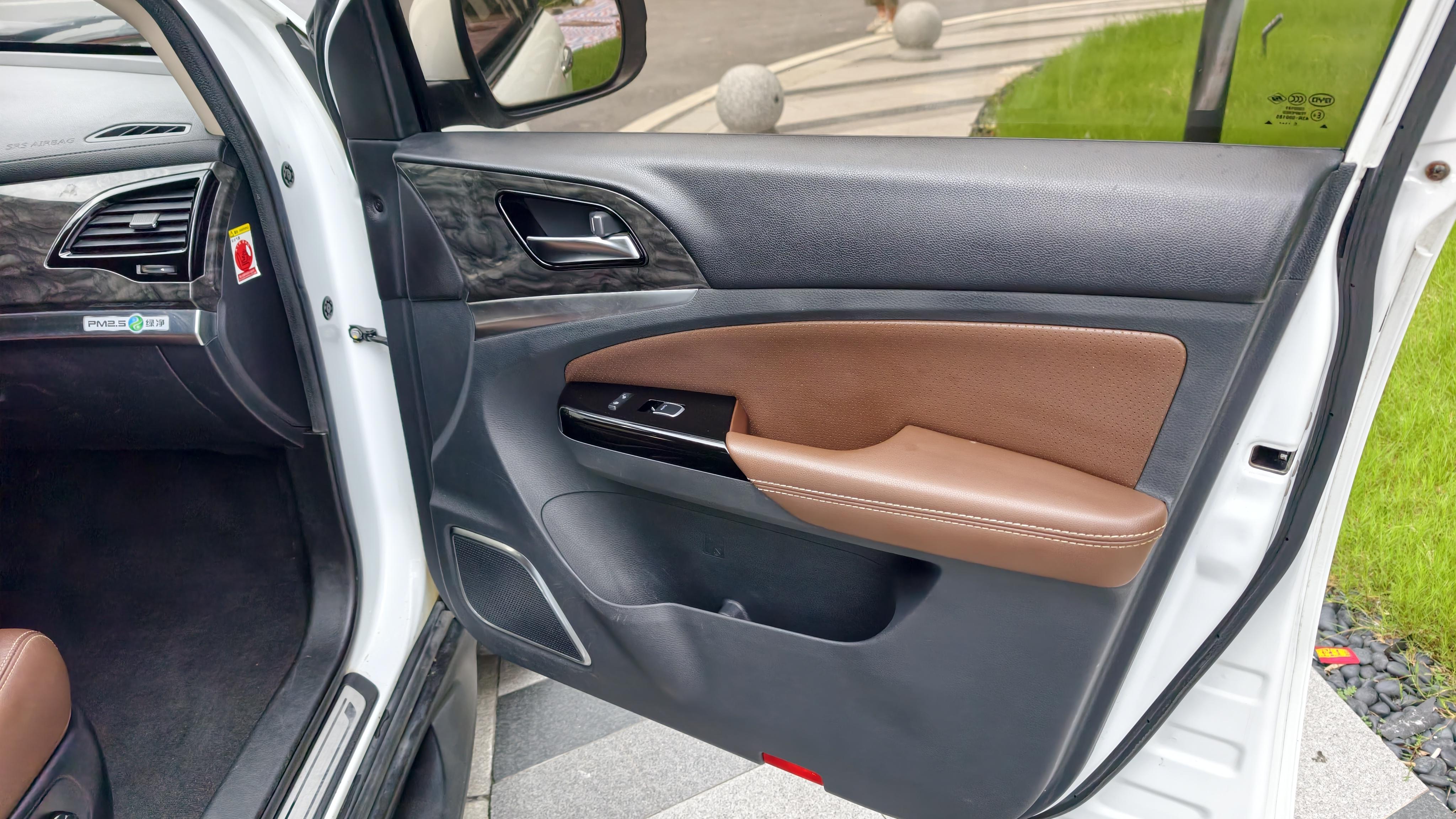 BYD Tang 2015 thumb 5
