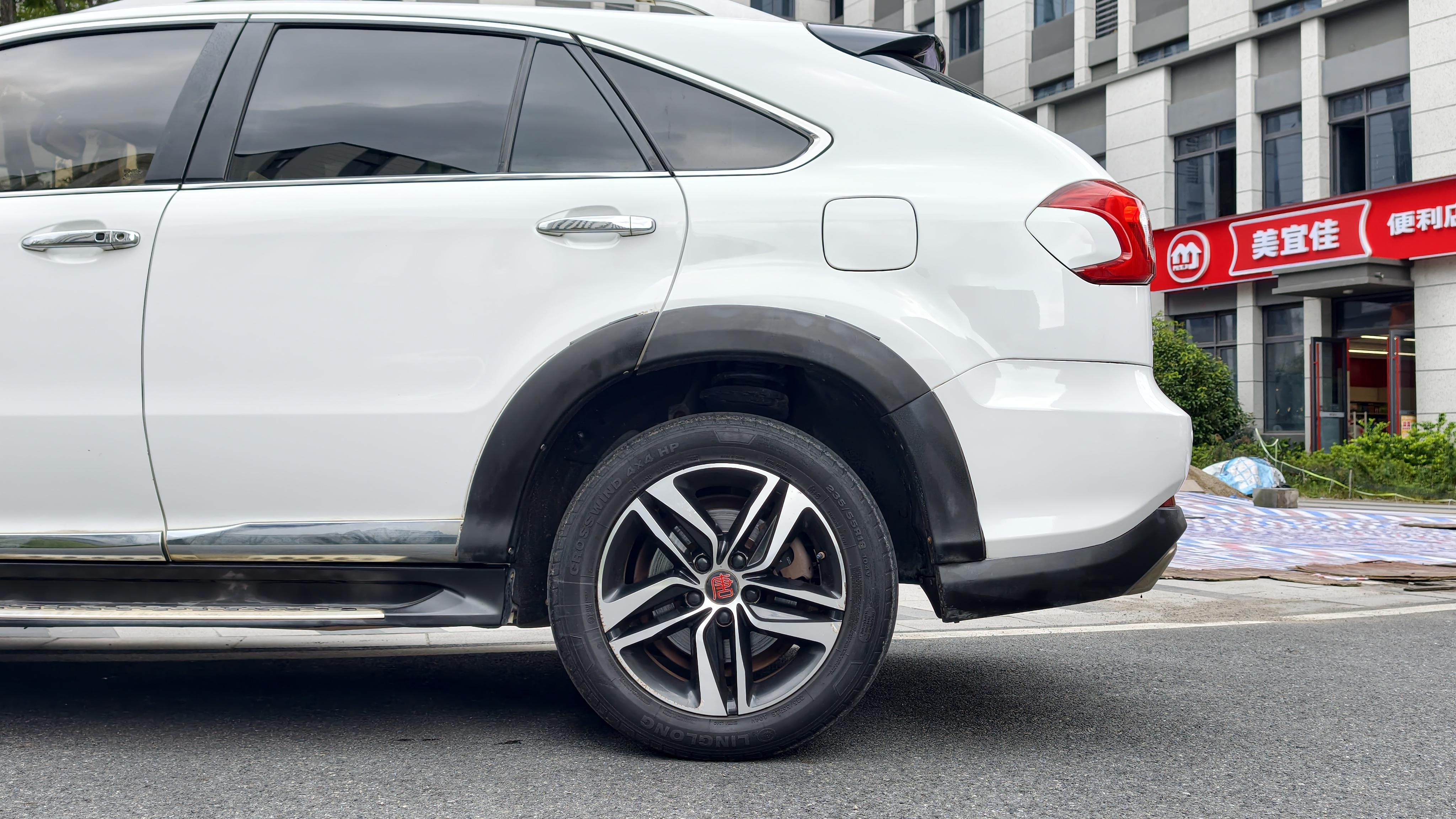 BYD Tang 2015 thumb 6