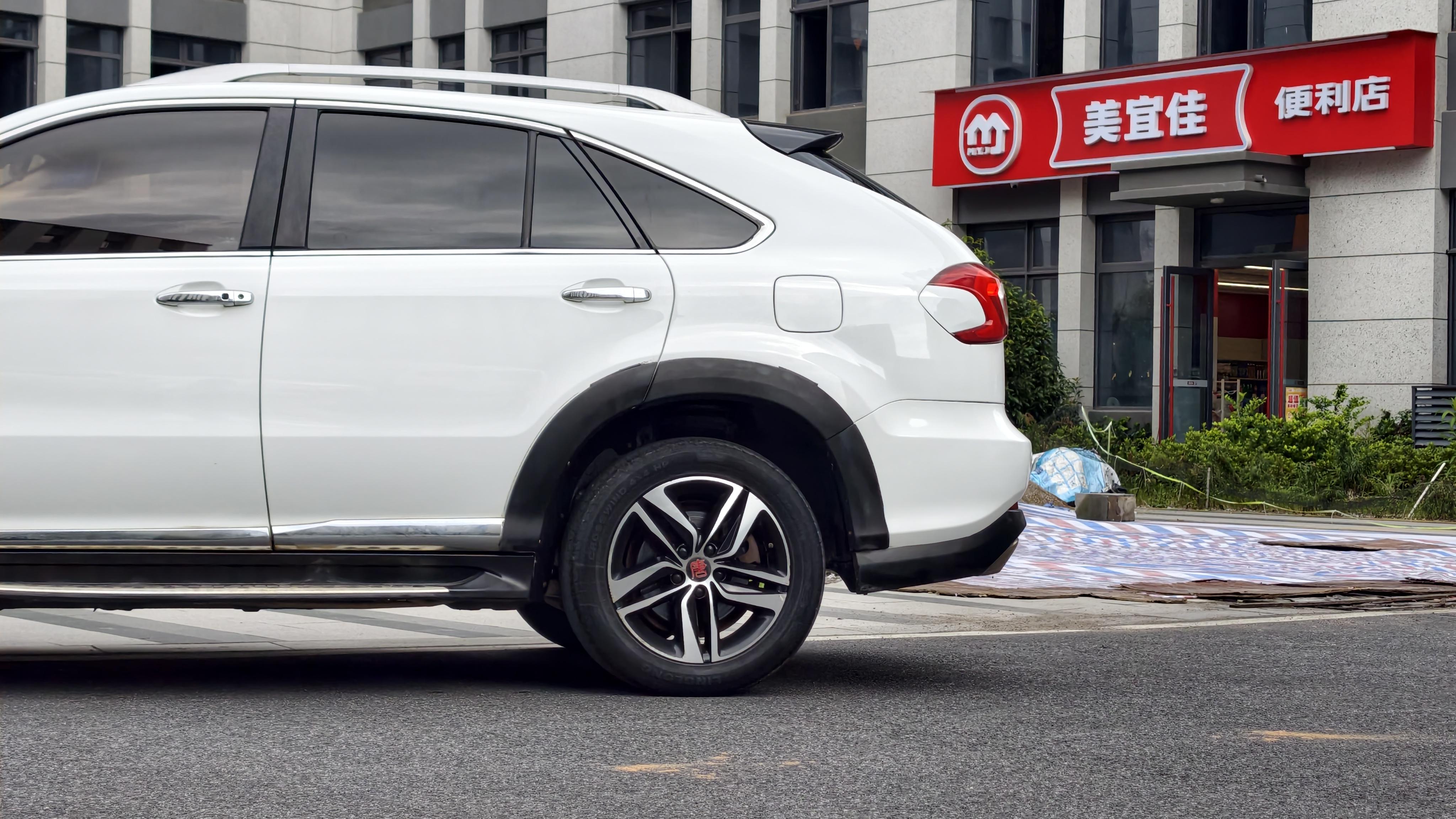 BYD Tang 2015 thumb 8