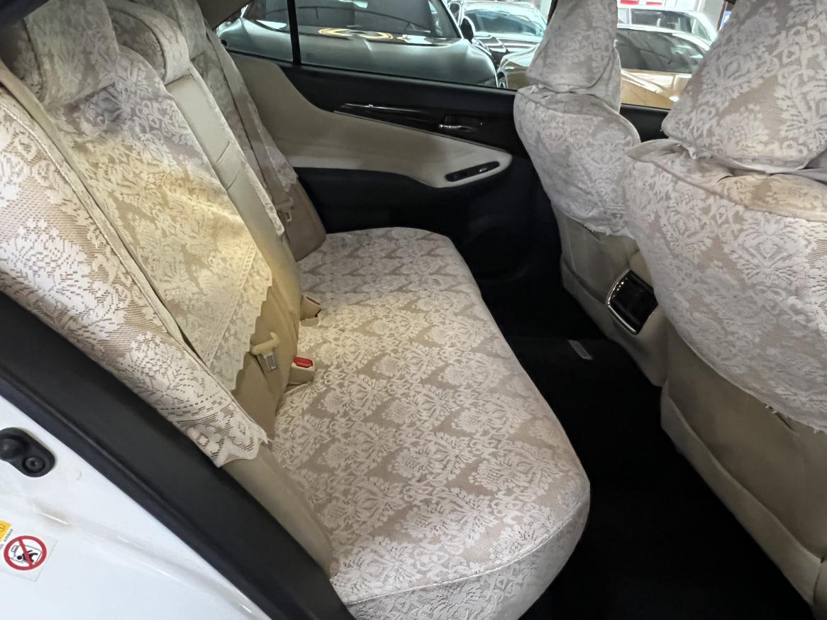 Toyota Crown 2018 thumb 4