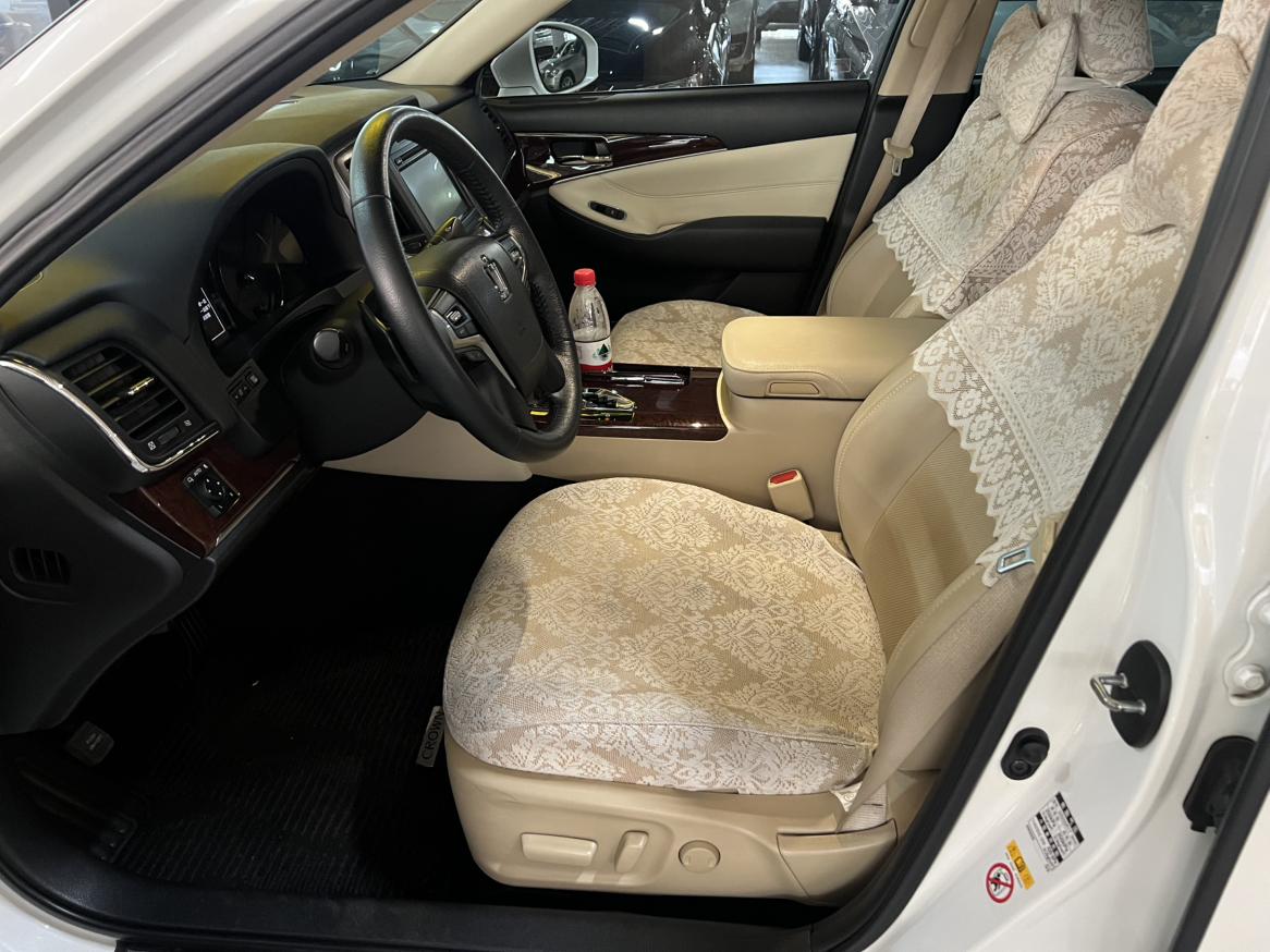 Toyota Crown 2018 thumb 8