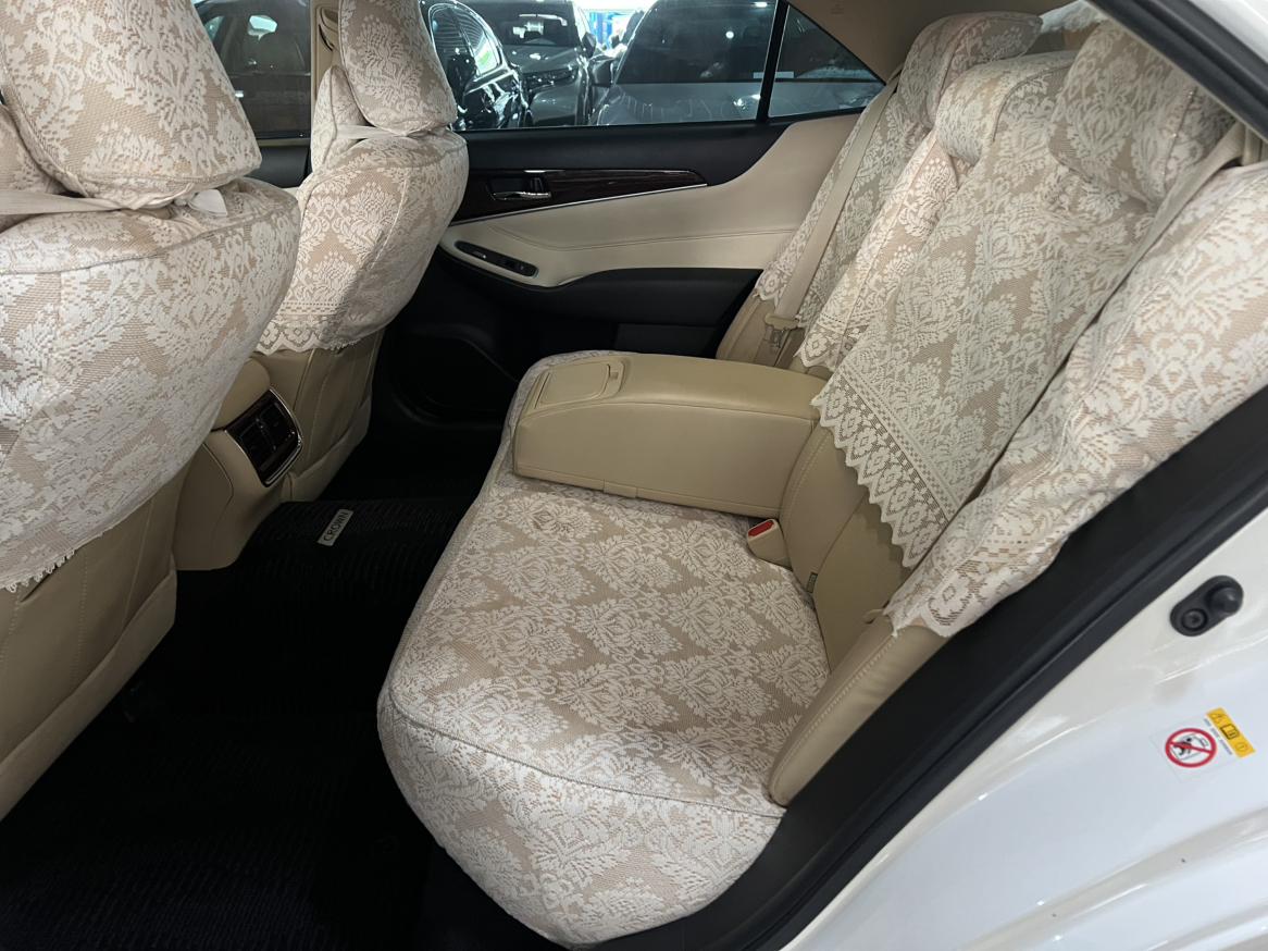 Toyota Crown 2018 thumb 9