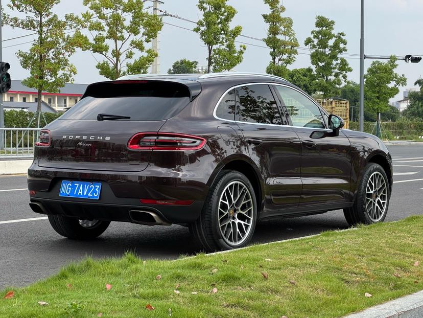Porsche Macan 2014 thumb 3
