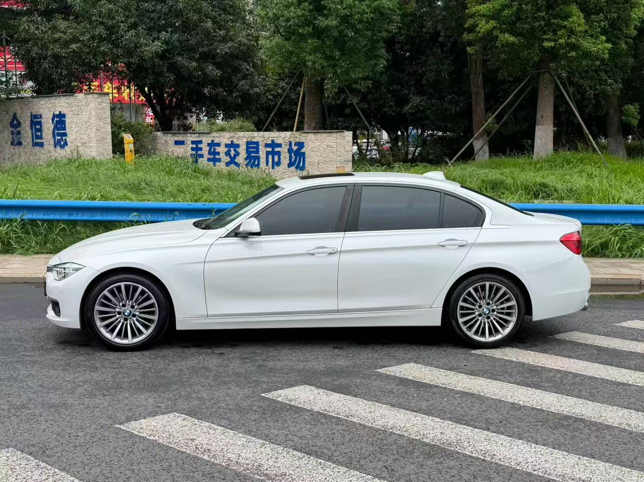 BMW 3 серии 2019 thumb 10
