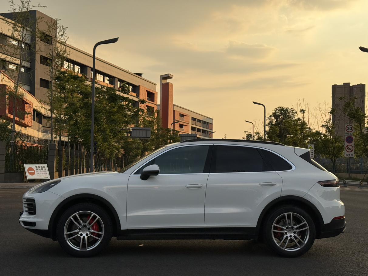 Porsche Cayenne 2018 thumb 2