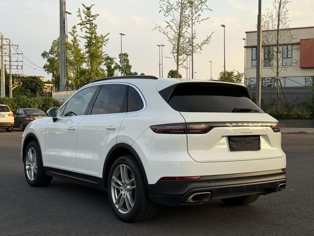 Porsche Cayenne 2018 thumb 3