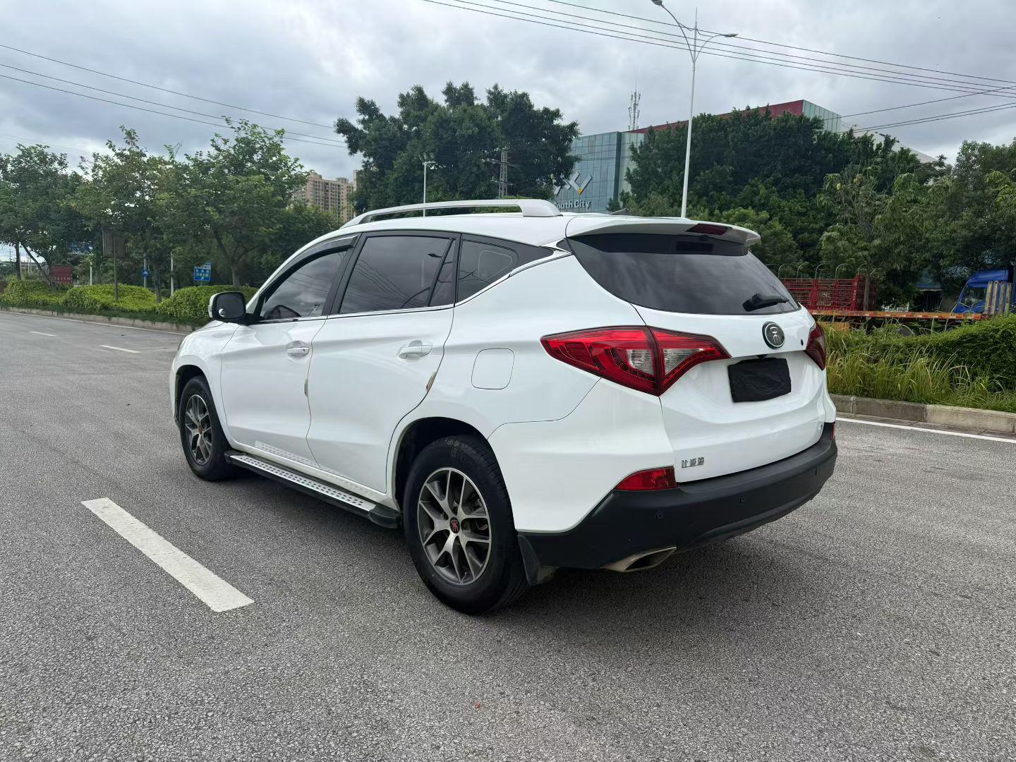 BYD Song 2017 thumb 2