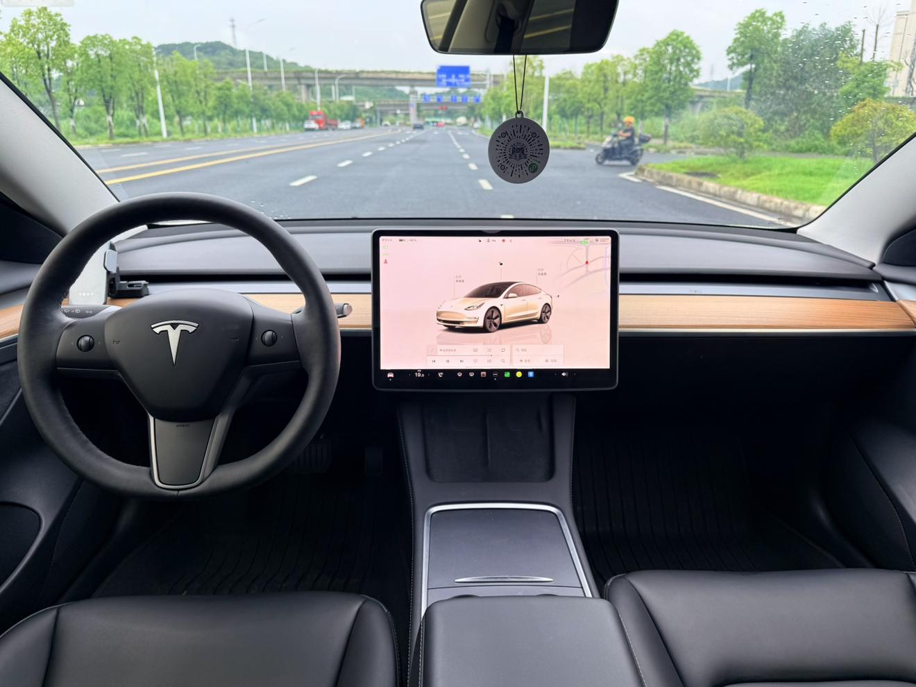 Tesla Model 3 2022 thumb 5