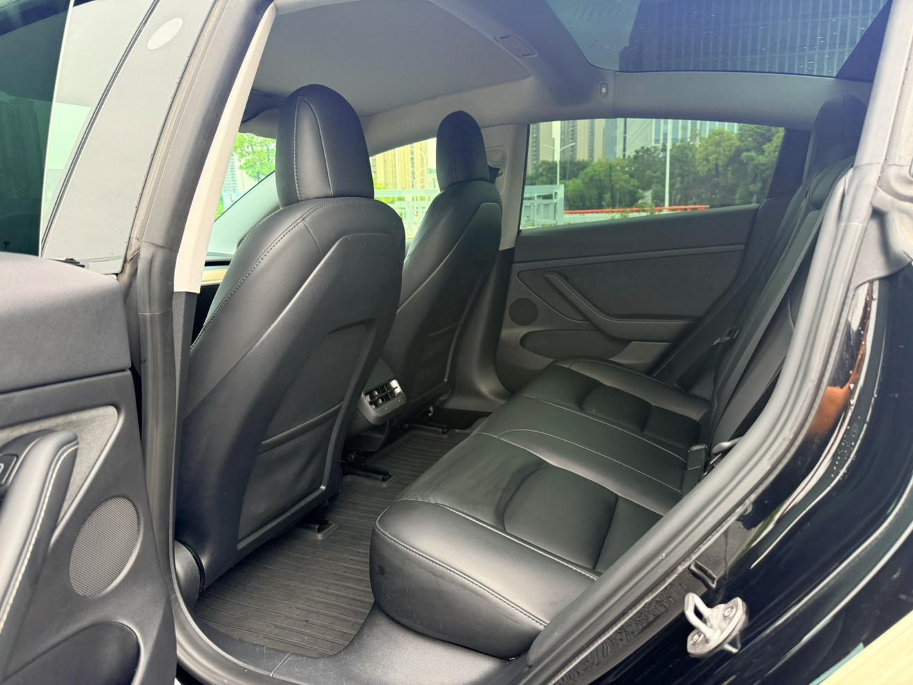 Tesla Model 3 2022 thumb 7