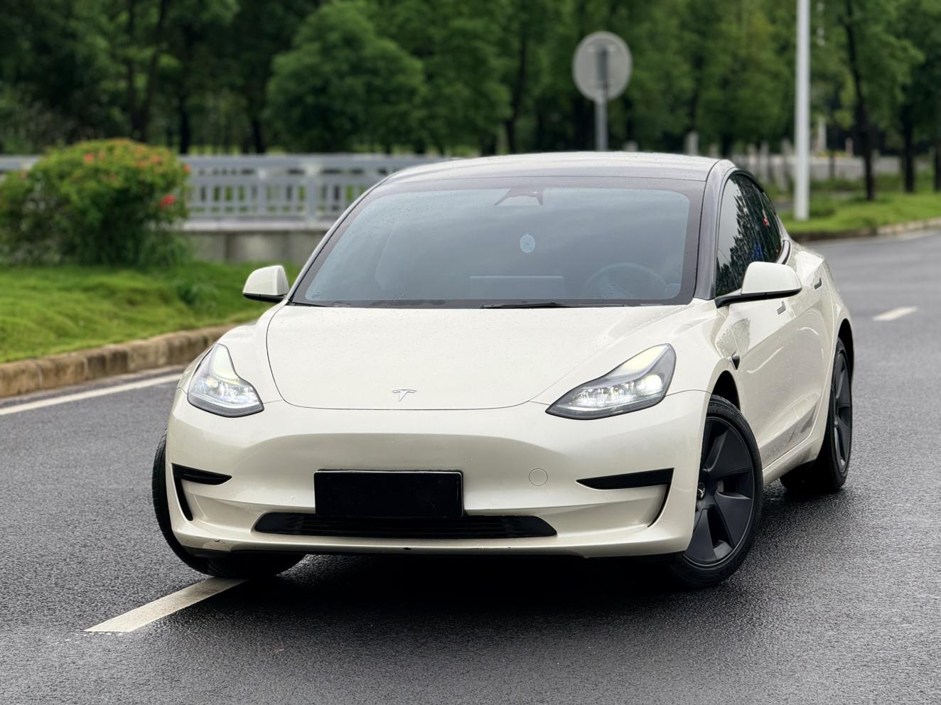 Tesla Model 3 2022 thumb 8