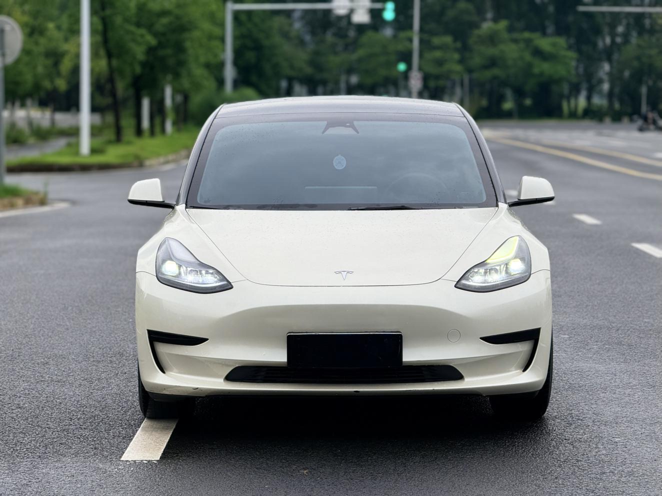 Tesla Model 3 2022 thumb 9