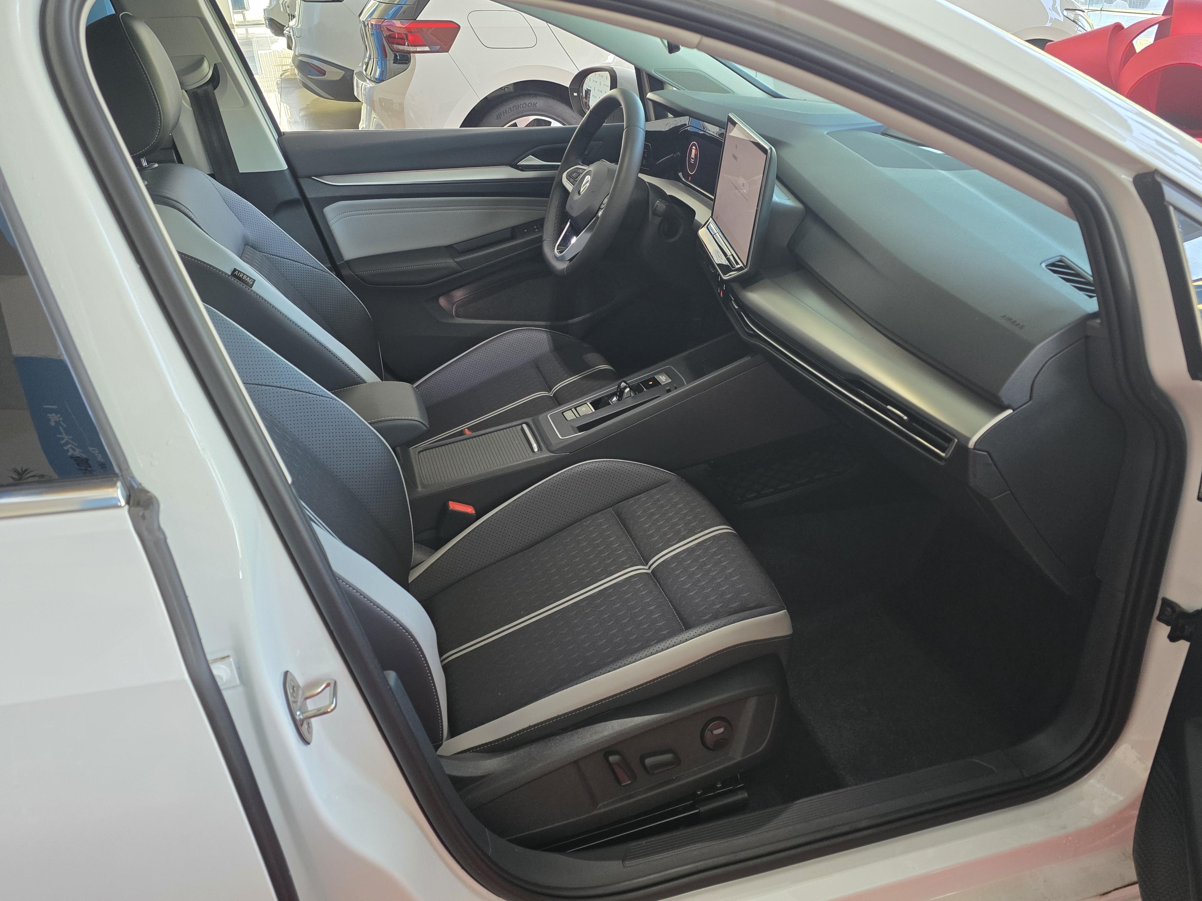 Volkswagen Golf Sportsvan 2025 thumb 7