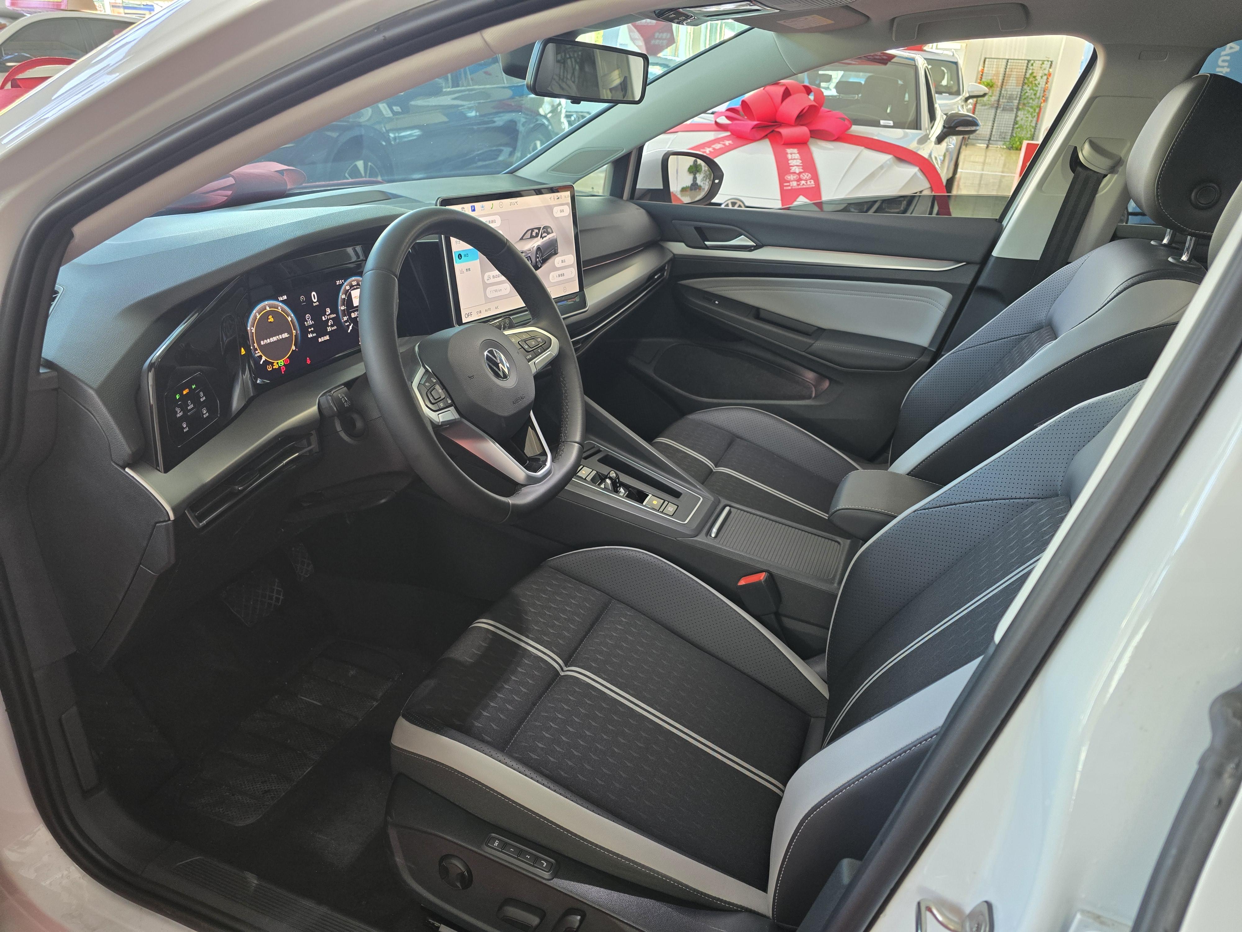 Volkswagen Golf Sportsvan 2025 thumb 10