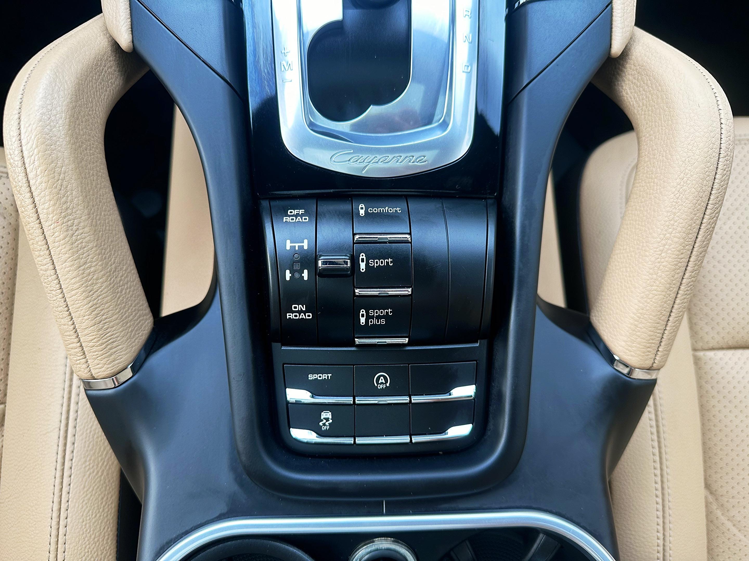 Porsche Cayenne 2016 thumb 9