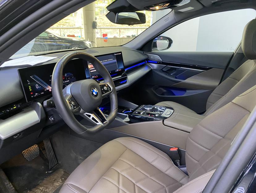 BMW 5 серии 2024 thumb 11