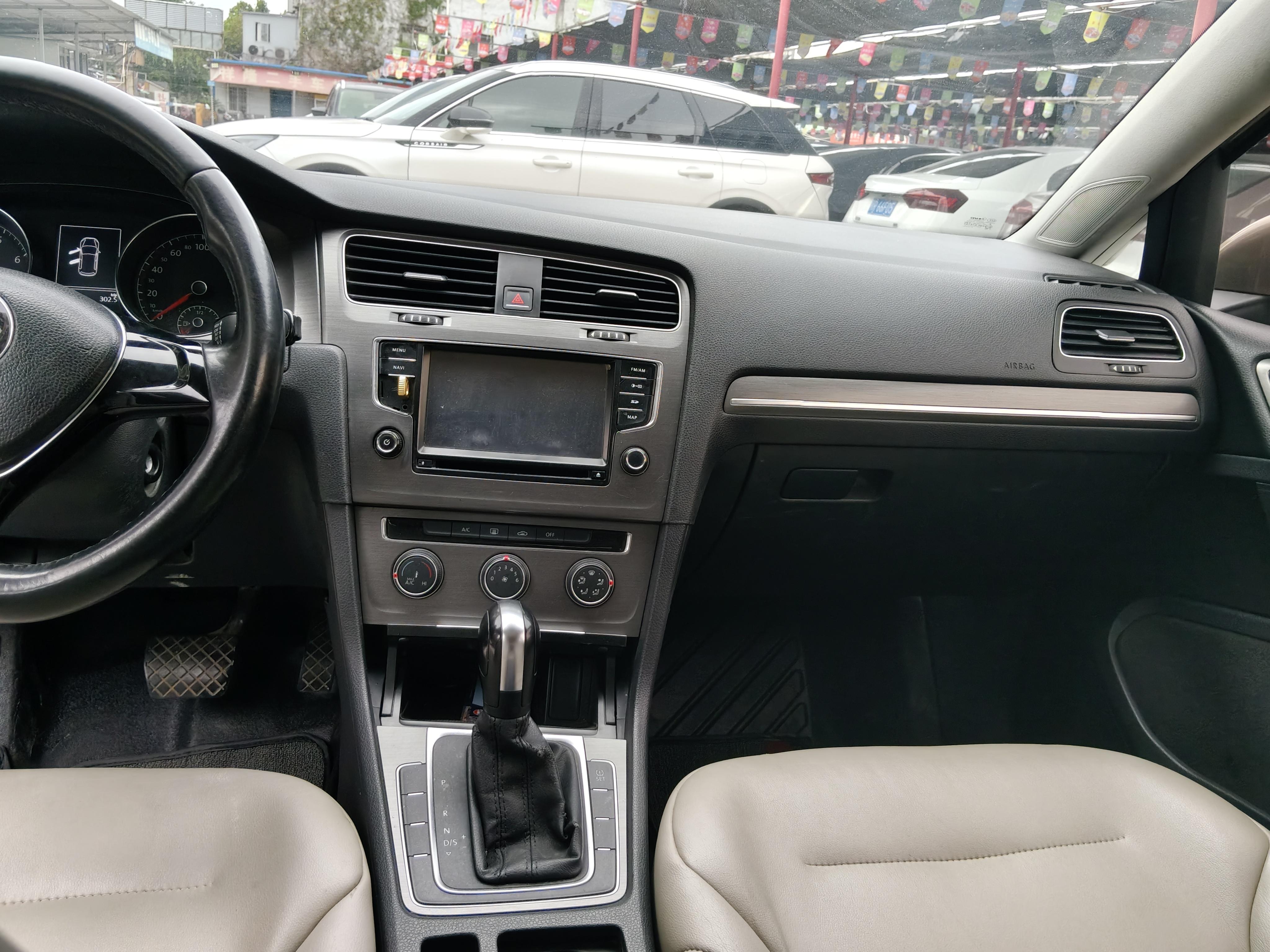 Volkswagen Golf Sportsvan 2015 thumb 5