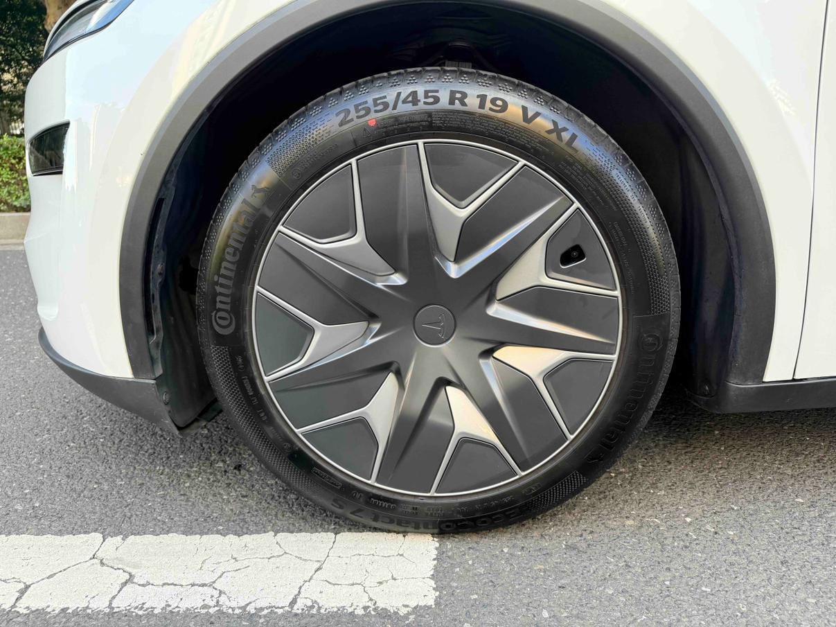 Tesla Model Y 2026 thumb 6
