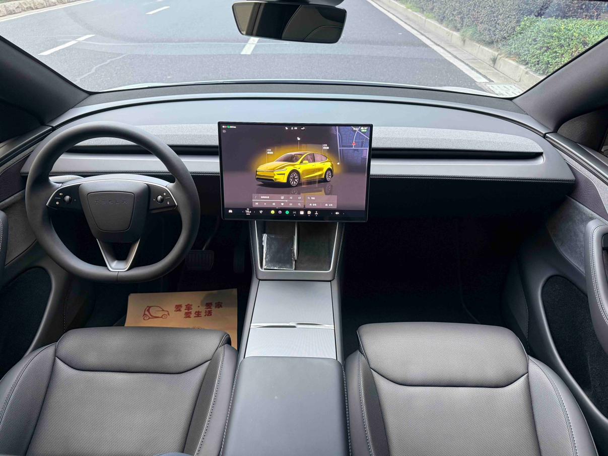 Tesla Model Y 2026 thumb 9