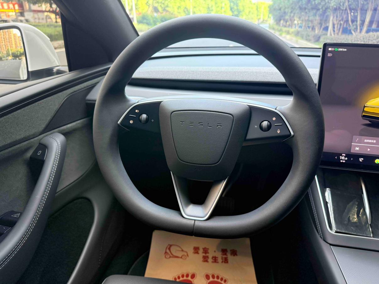 Tesla Model Y 2026 thumb 10
