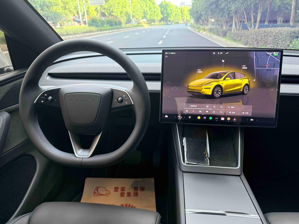 Tesla Model Y 2026 thumb 11