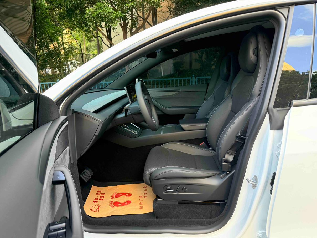 Tesla Model Y 2026 thumb 12