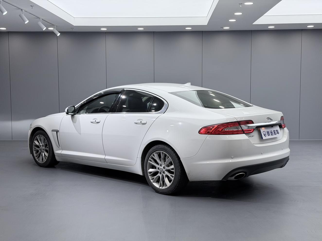 Jaguar XF 2013 thumb 2