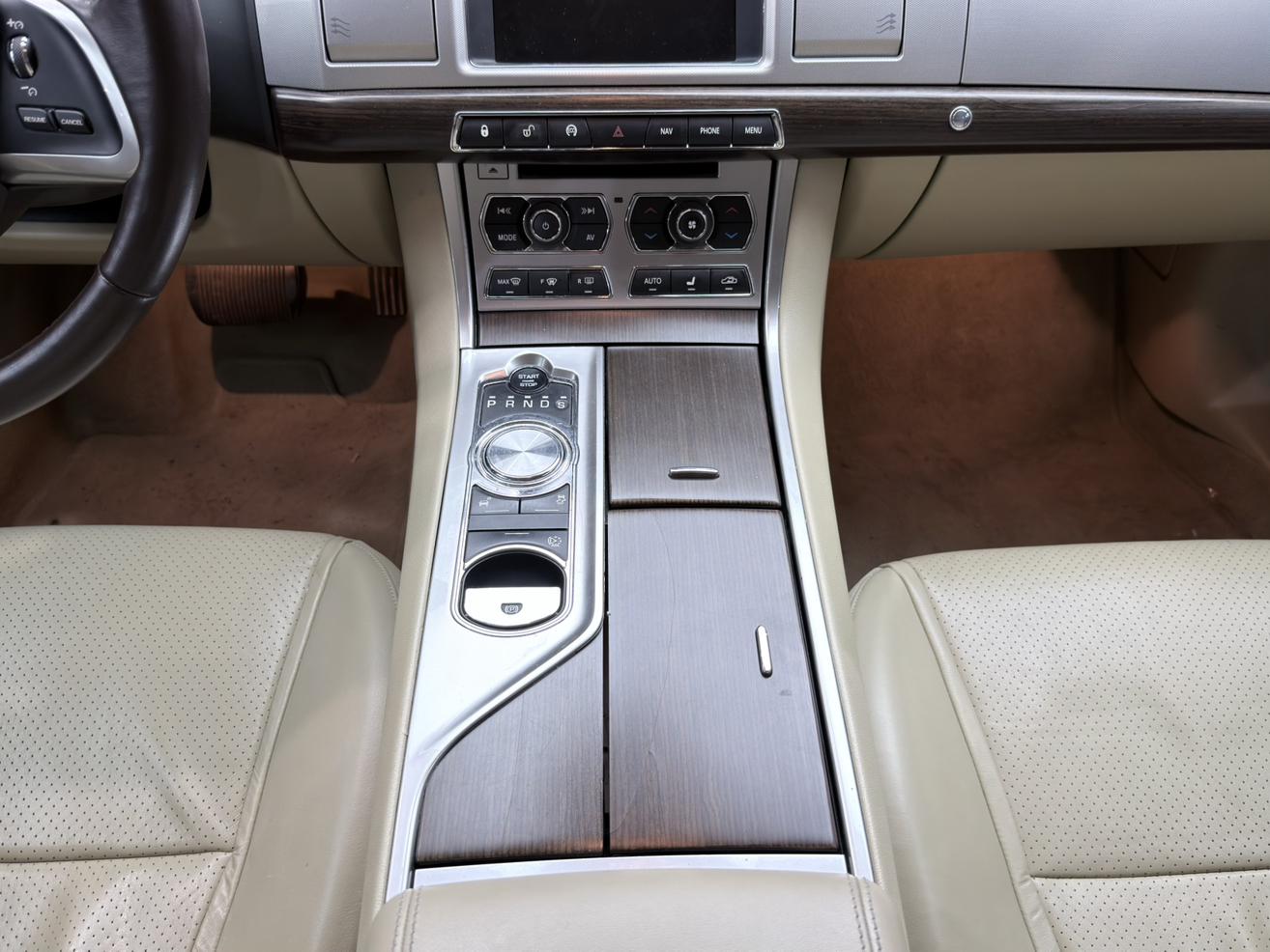 Jaguar XF 2013 thumb 5