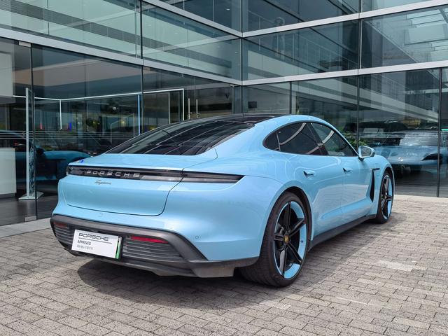 Porsche Taycan 2022 thumb 3