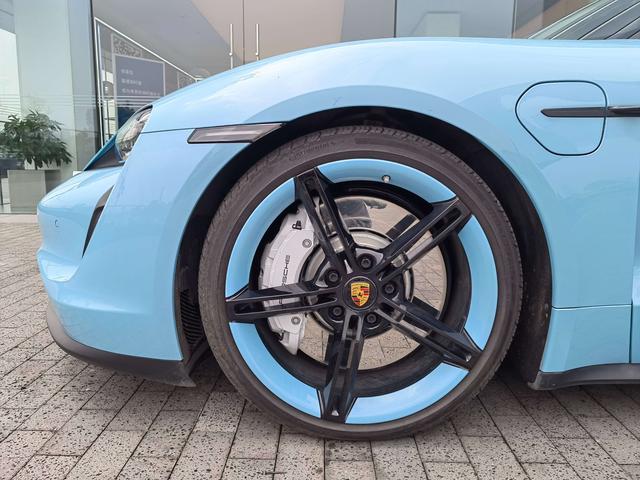 Porsche Taycan 2022 thumb 8
