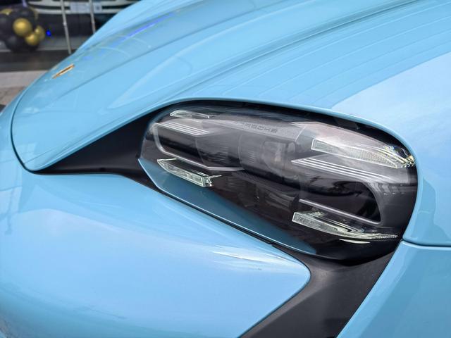 Porsche Taycan 2022 thumb 9