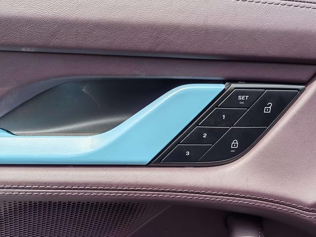 Porsche Taycan 2022 thumb 11