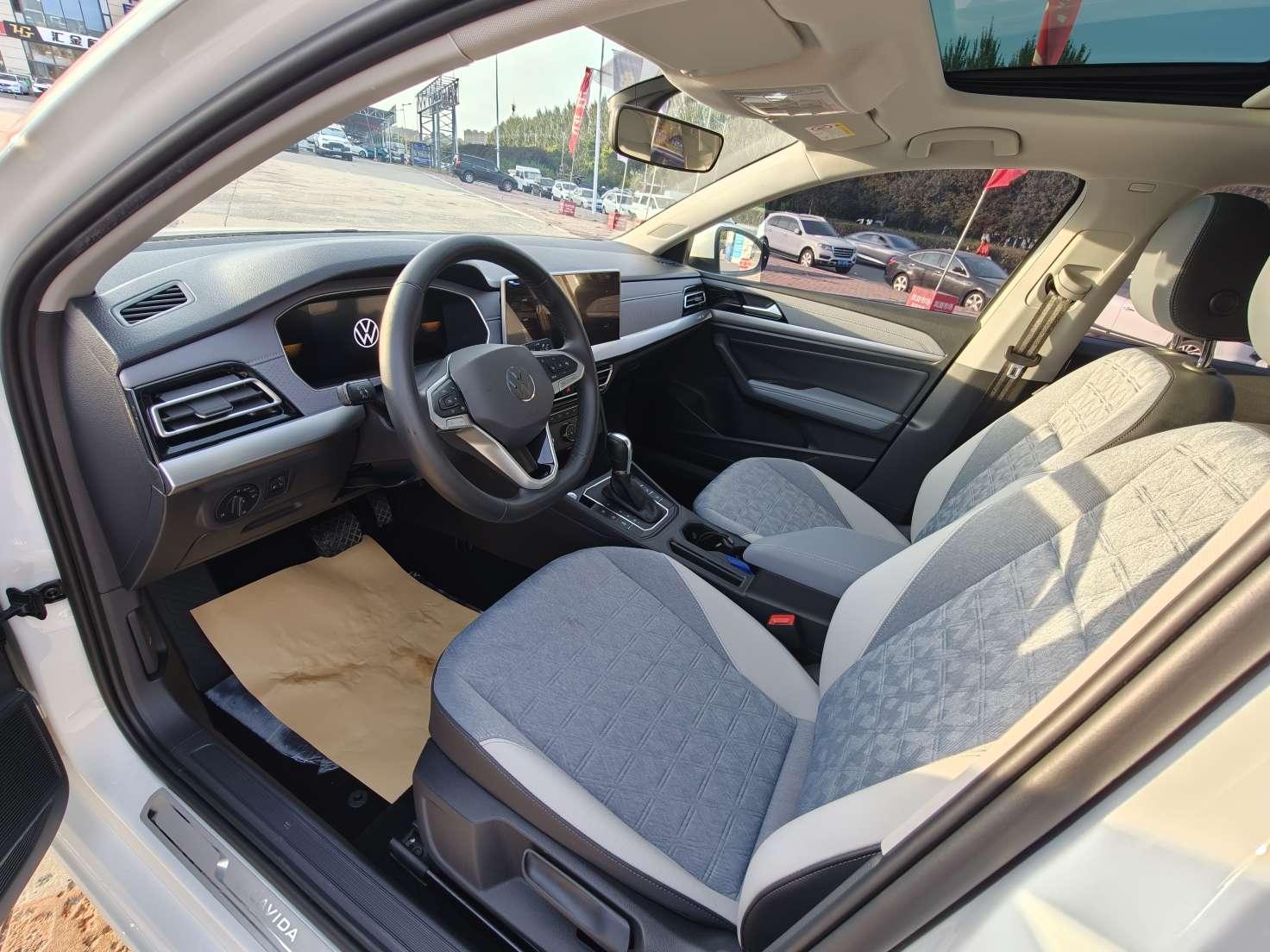 Volkswagen Lavida XR 2023 thumb 9