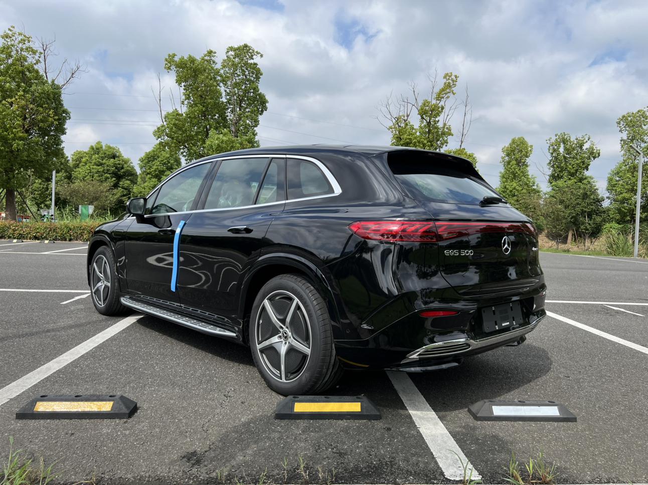 Mercedes-Benz EQS SUV 2025 thumb 2