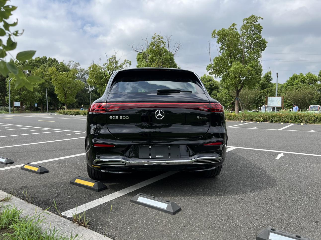 Mercedes-Benz EQS SUV 2025 thumb 3