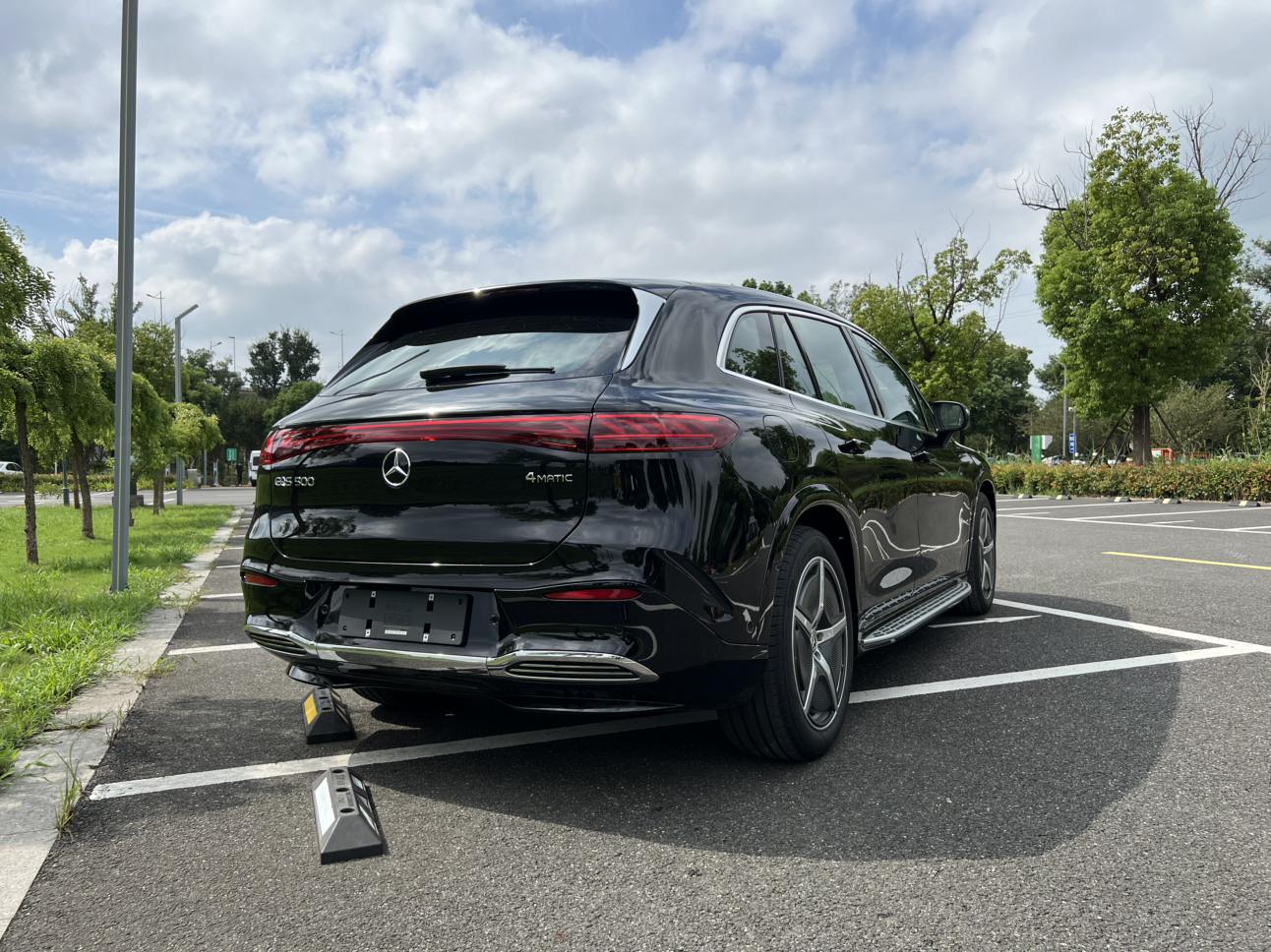 Mercedes-Benz EQS SUV 2025 thumb 4