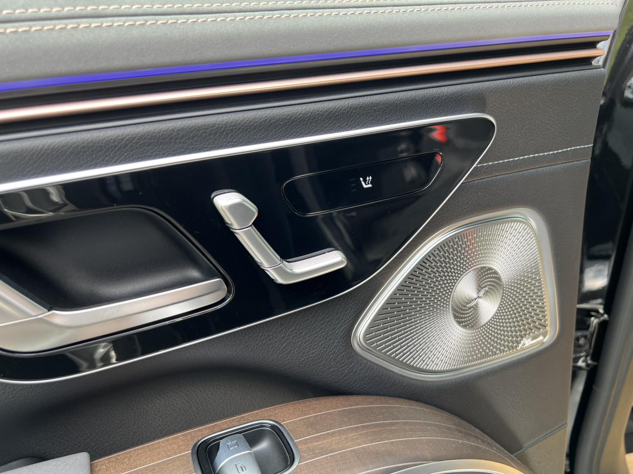Mercedes-Benz EQS SUV 2025 thumb 8
