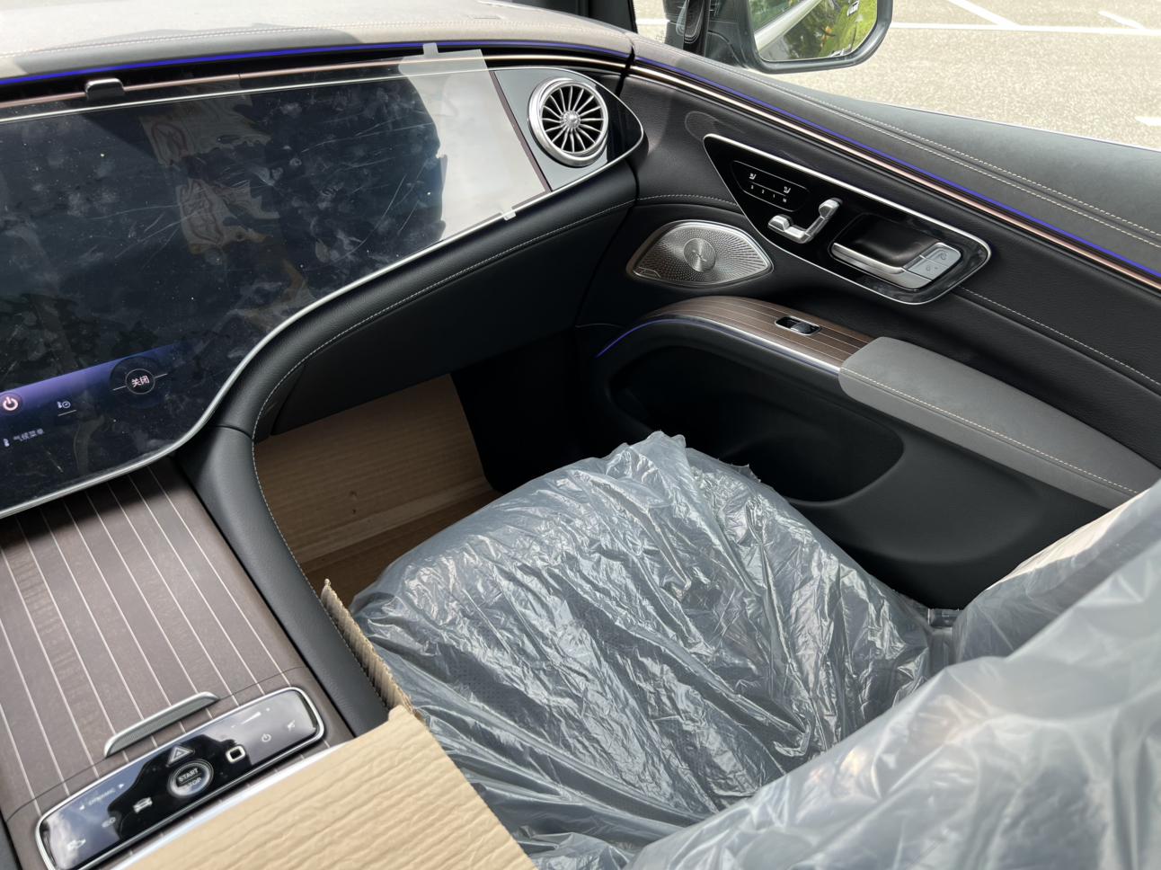 Mercedes-Benz EQS SUV 2025 thumb 11