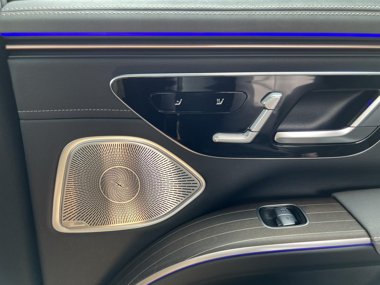 Mercedes-Benz EQS SUV 2025 thumb 12