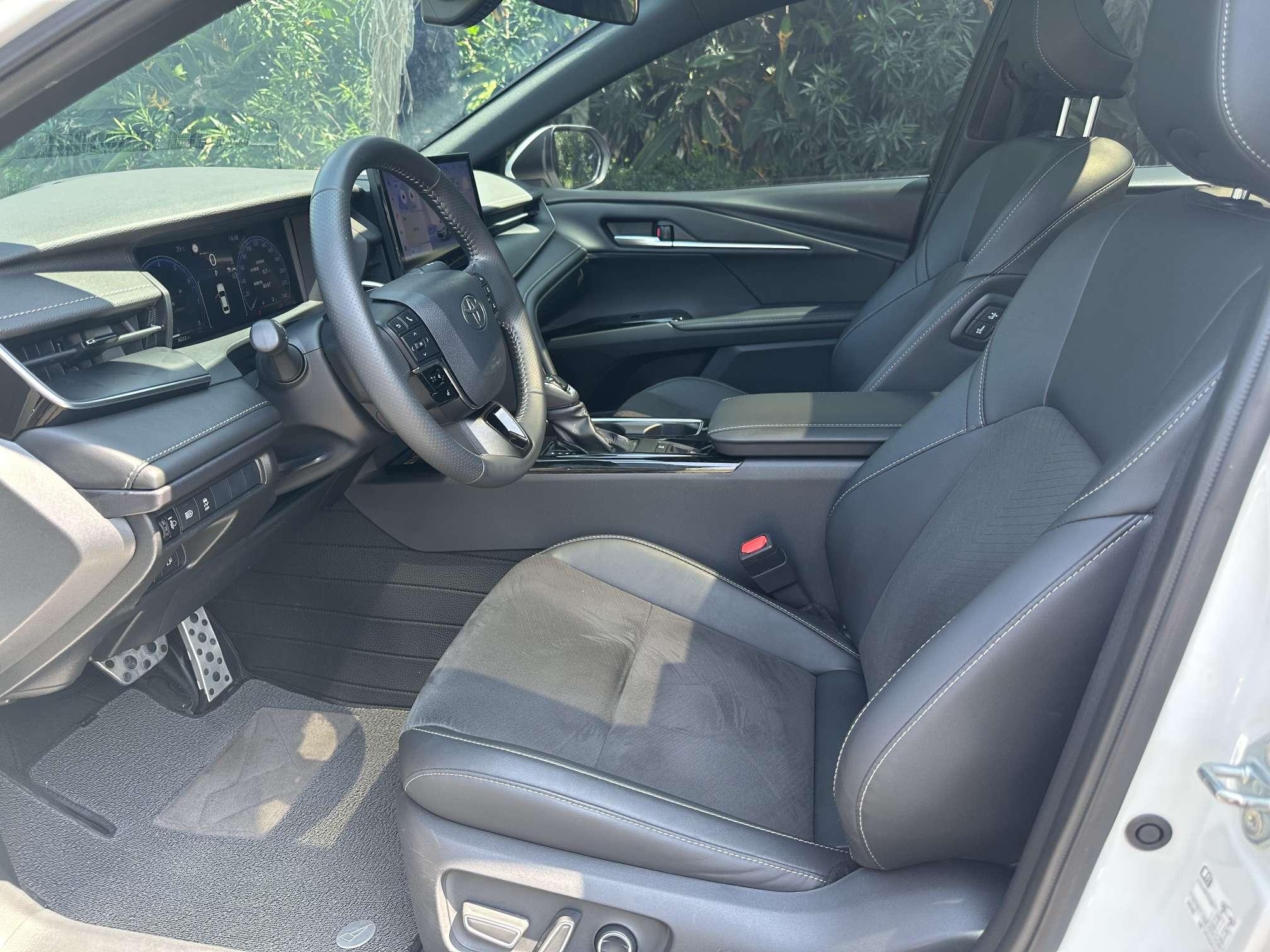 Toyota Camry 2024 thumb 6