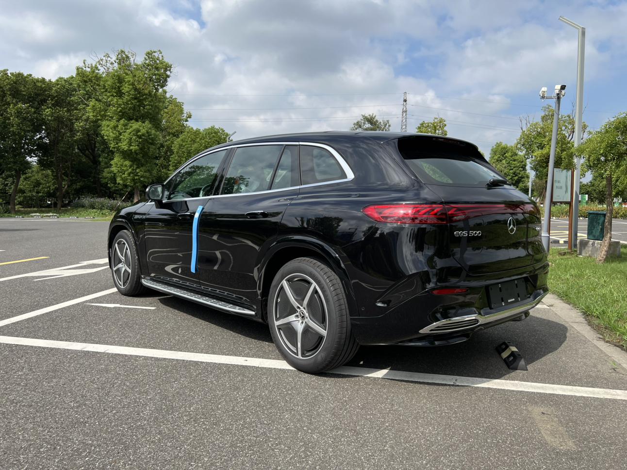 Mercedes-Benz EQS SUV 2025 thumb 2