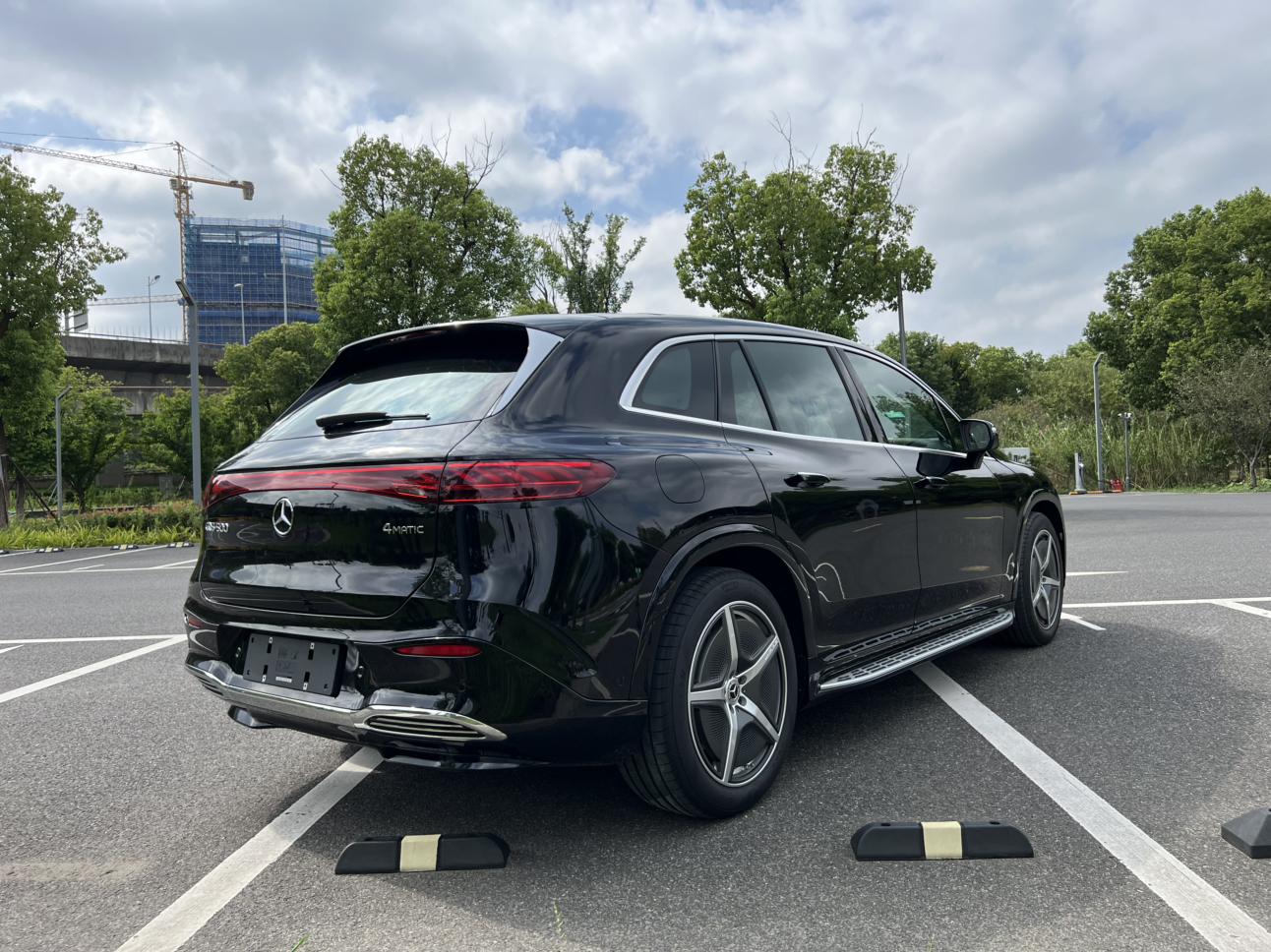 Mercedes-Benz EQS SUV 2025 thumb 3