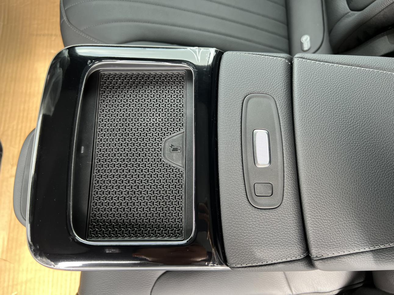 Mercedes-Benz EQS SUV 2025 thumb 4