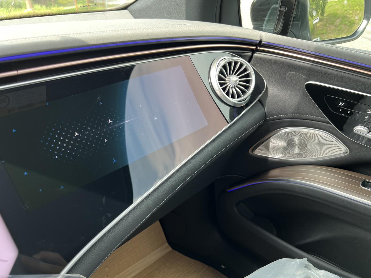 Mercedes-Benz EQS SUV 2025 thumb 8