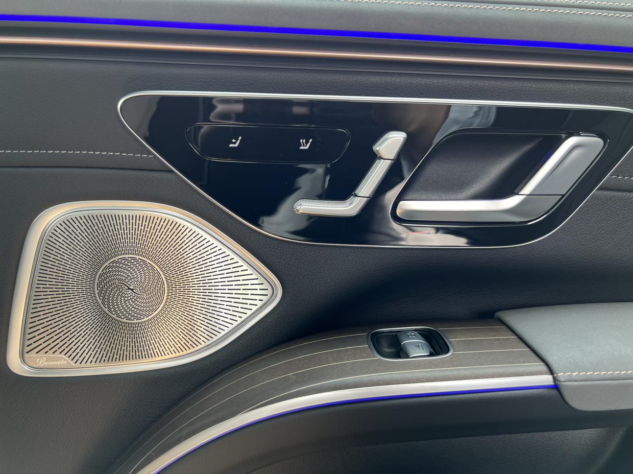 Mercedes-Benz EQS SUV 2025 thumb 9