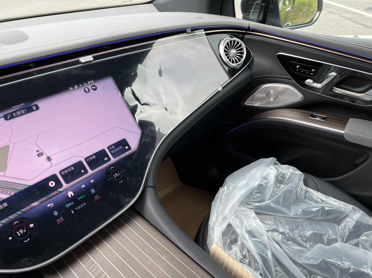 Mercedes-Benz EQS SUV 2025 thumb 11