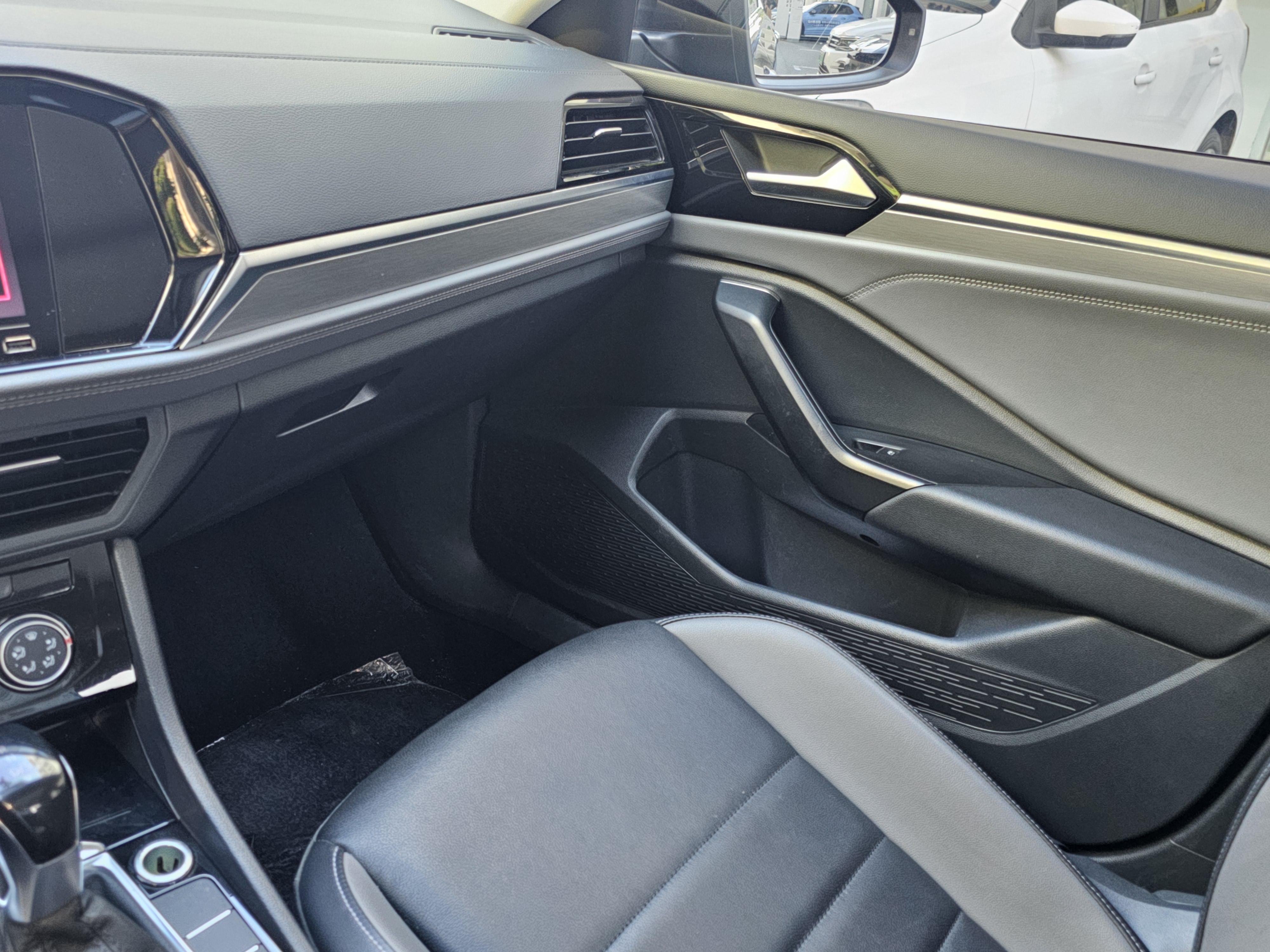 Volkswagen Sagitar 2022 thumb 6